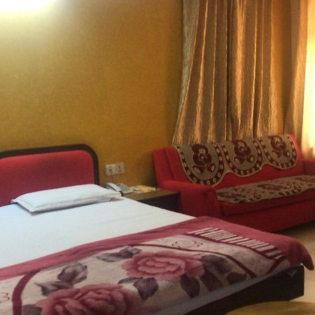 Hotel Sukant Palace Дели Экстерьер фото