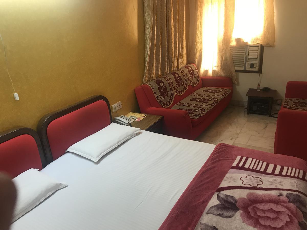 Hotel Sukant Palace Дели Экстерьер фото