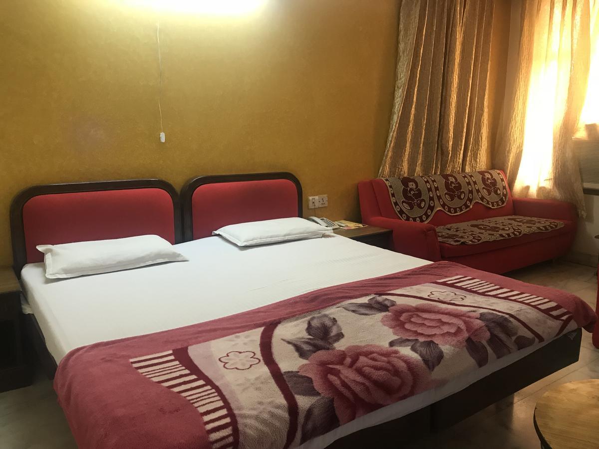 Hotel Sukant Palace Дели Экстерьер фото